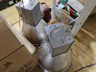 2 X HANGING LIGHTS