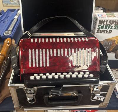 CASED ACCORDION