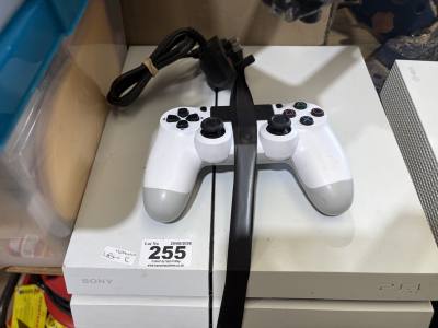 PS4 + CONTROLLER (WHITE)