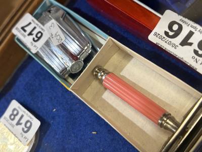 TRAVEL SET + COLLECTORS LIGHTER