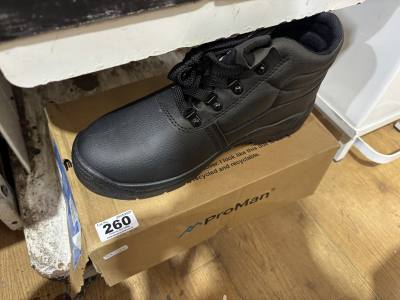 SIZE 8 WORK BOOTS