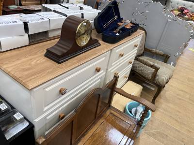 PAIR OF DRAWER CHESTS