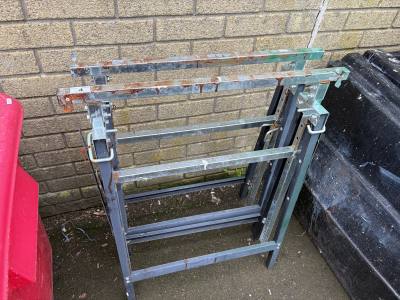 PAIR OF TRESTLE STANDS