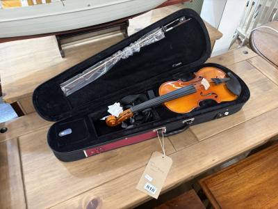 3/4 SIZE CASED VIOLIN