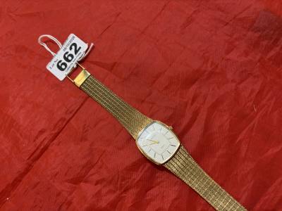 BULOVA GOLD TONE QUARTZ WATCH