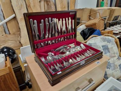 CASED CUTLERY SET