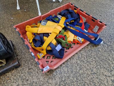 LOT OF SAFETY HARNESSES