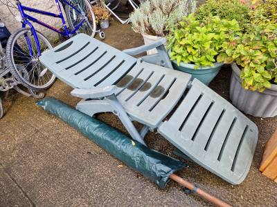 GARDEN LOUNGER + PARASOL