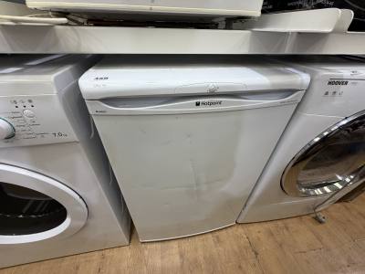 HOTPOINT UNDER COUNTER FRIDGE