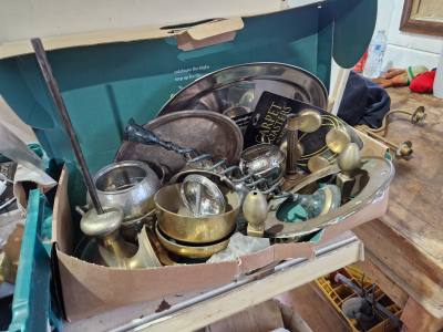 BOX OF BRASS/PEWTER