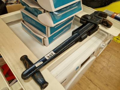 2 X HEAVY DUTY CLAMPS