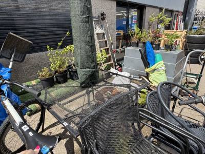 GARDEN TABLE, 6 X CHAIRS + PARASOL