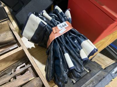 BUNDLE OF GLOVES