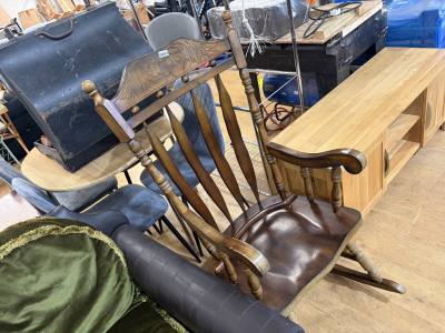 ROCKING CHAIR