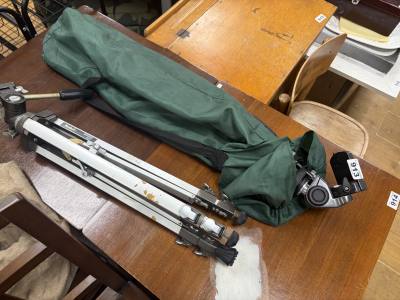 2 X CAMERA TRIPOD STANDS 
