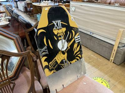 NOVELTY TARGET CLOCK + TARGET 