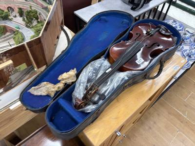 CASED VIOLIN (FOR REPAIR)
