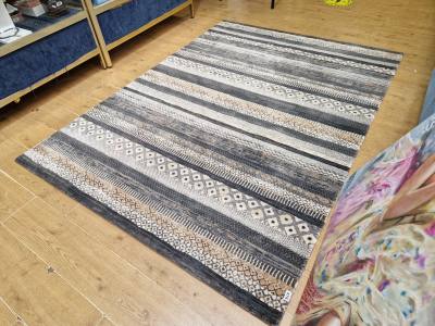 (165 X 230 CM) RUG