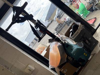 MAKITA PETROL STRIMMER + ACCESSORIES (W/O) 