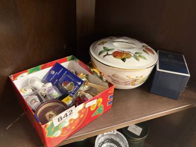 BOX OF THIMBLES + WORCESTER