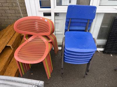 LOT OF STACKING CHAIRS