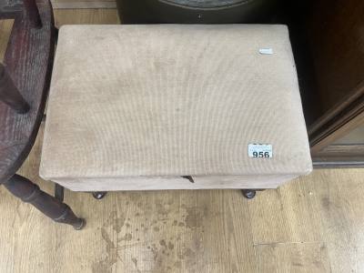 2 X FOOT STOOLS