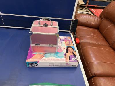 NAIL KIT + CASE