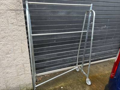 CLOTHES RAIL