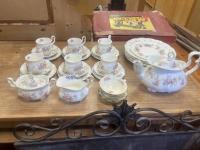 ROYAL ALBERT COLLEEN TEA SET