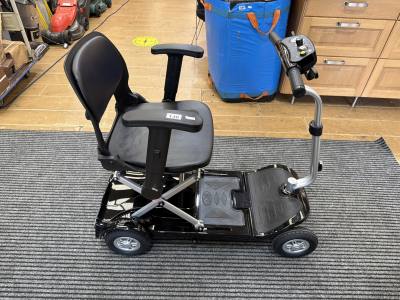 ELECTRIC FOLDING MOBILITY SCOOTER (CHARGER + 2 KEYS)