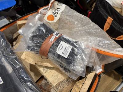 LOT OF CABLE TIES