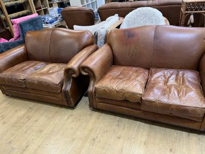 PAIR OF LEATHER 2 SEATERS