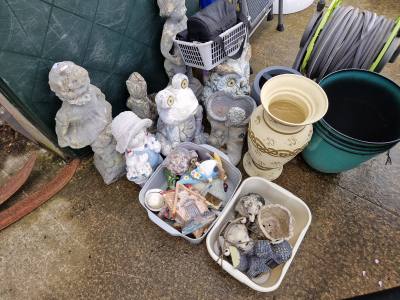 LOT OF GARDEN ORNAMENTS