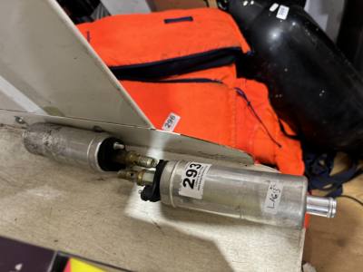 2 E280 MERE PETROL PUMPS (ONE DEFECTIVE) ( TAKEN)