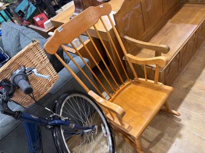 WOODEN ROCKING CHAIR