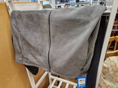 NEW COLUMBIA FLEECE (SIZE XL)
