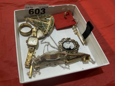 BOX OF CURIOS (9CT HOOP EARINGS)