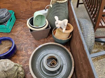 RIBBED CERAMIC FOUNTAIN +PLANTERS