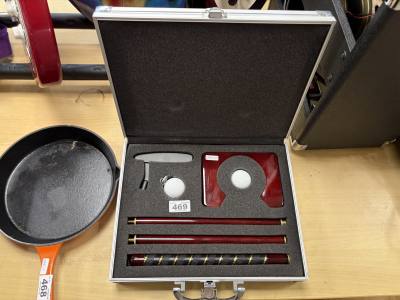 CASED PUTTING SET