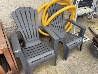 2 X GARDEN CHAIRS