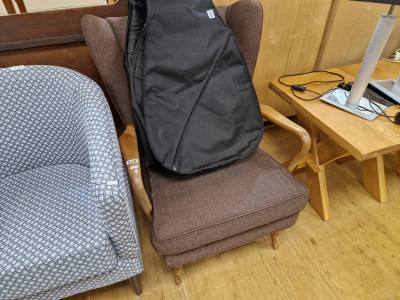 FABRIC WINGBACK ARM CHAIR