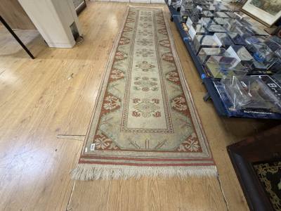 FLOOR RUG