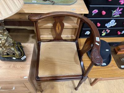 ANTIQUE CORNER CHAIR
