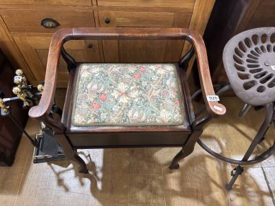 PIANO STOOL