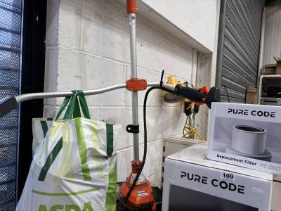 PETROL STRIMMER + BAG ACCESSORYS