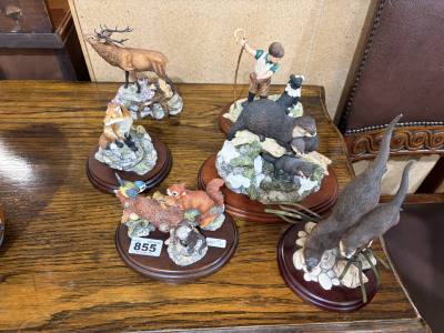TABLE LOT OF BORDER FINE ARTS