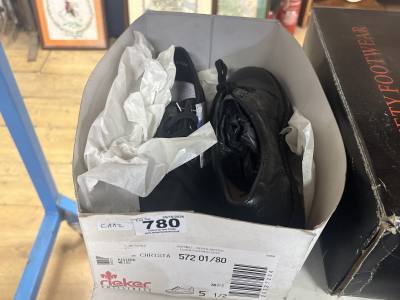 PAIR OF (SIZE 5 1/2) MENS SHOES