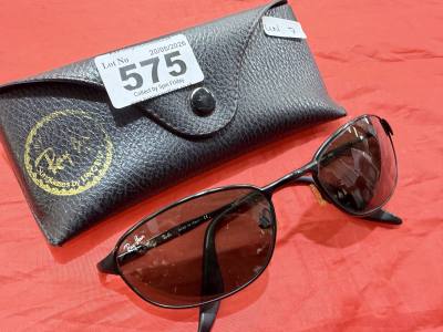 PAIR OF RAYBAN SUNGLASSES