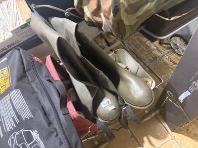 PAIR OF WADERS (SIZE 10/11)