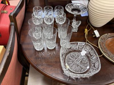 TABLE LOT OF CUT GLASS